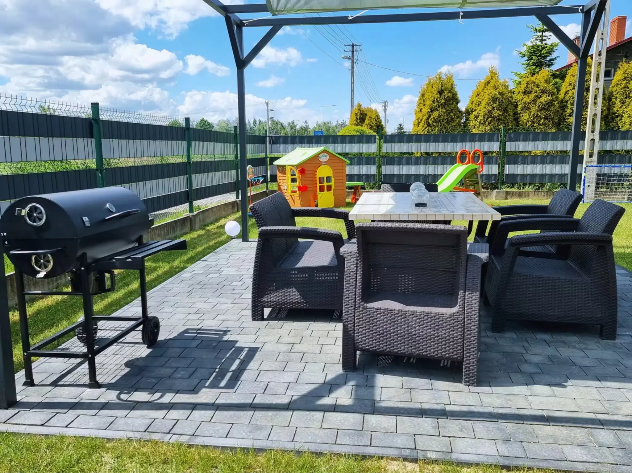 Patio wypoczynkowe z grillem