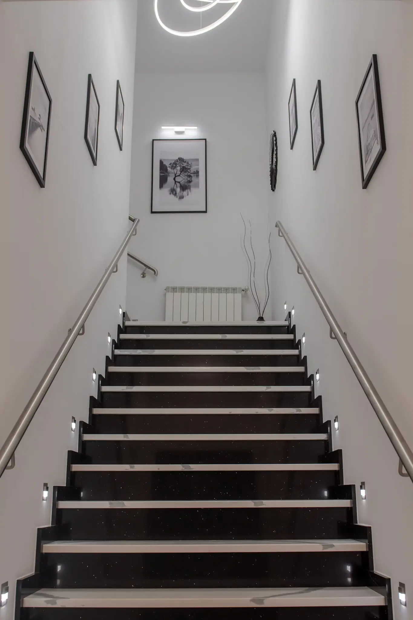 Schody prowadzące do apartamentu